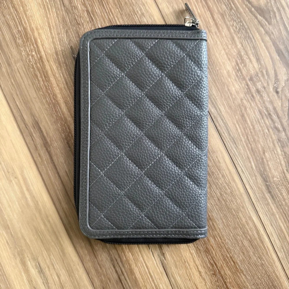 Sephora Quilted Grey Faux Leather Makeup Brush Travel Organizer Case Zip Around
